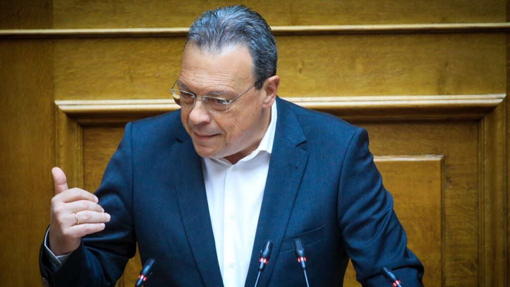 Φάμελλος: Απών από την ΚΟ του ΣΥΡΙΖΑ – Καταγγέλλει “απαράδεκτη μεθόδευση” για να μπορέσει να είναι υποψήφιος Πρόεδρος ο Παύλος Πολάκης