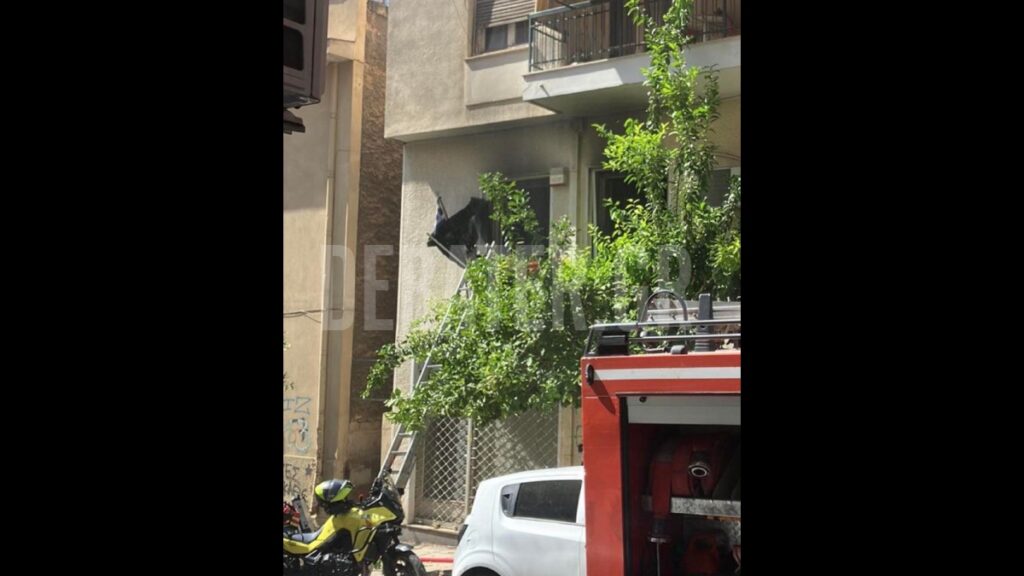 Φωτιά σε διαμέρισμα πολυκατοικίας στα Κάτω Πατήσια – Απεγκλωβίστηκαν δυο ηλικιωμένα άτομα με εγκαύματα