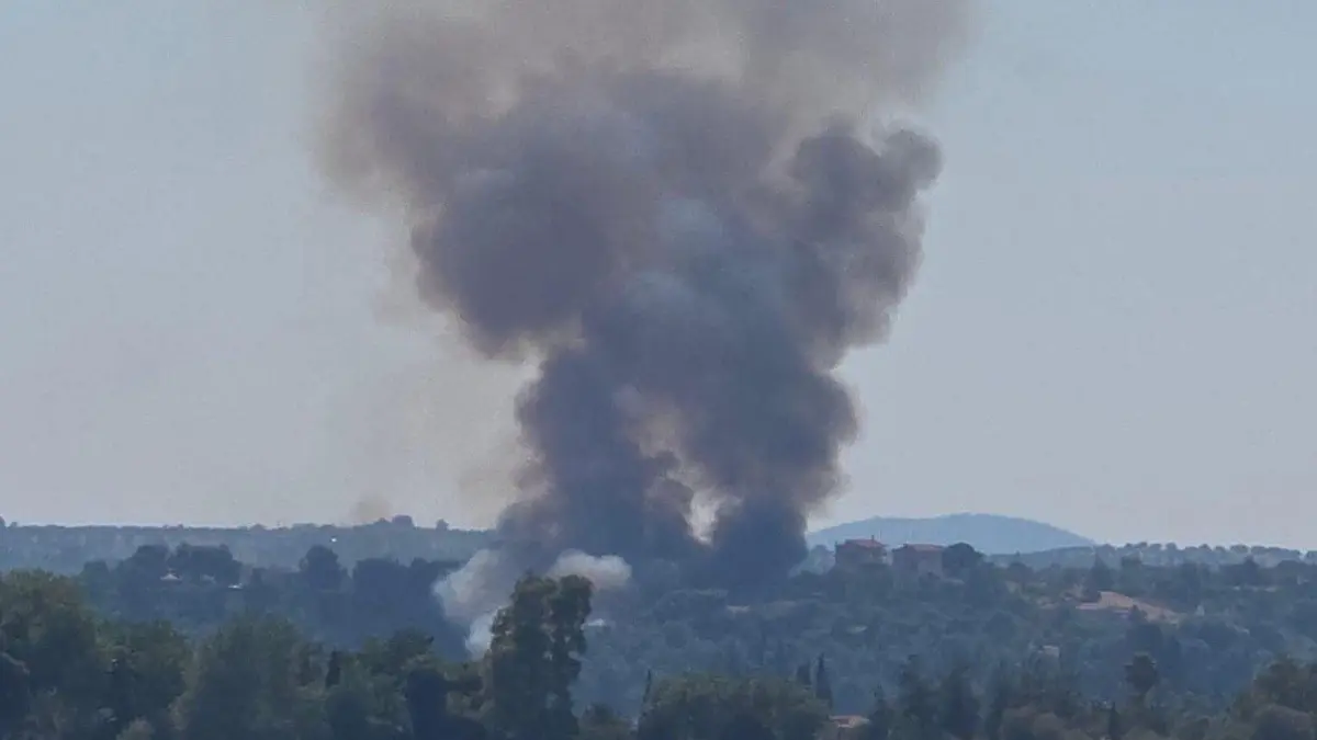 Χωρίς ενεργό μέτωπο η φωτιά στο Χαλκούτσι Ωρωπού – Επιχειρούν 4 εναέρια μέσα, ενεργοποιήθηκε το 112 (βίντεο)