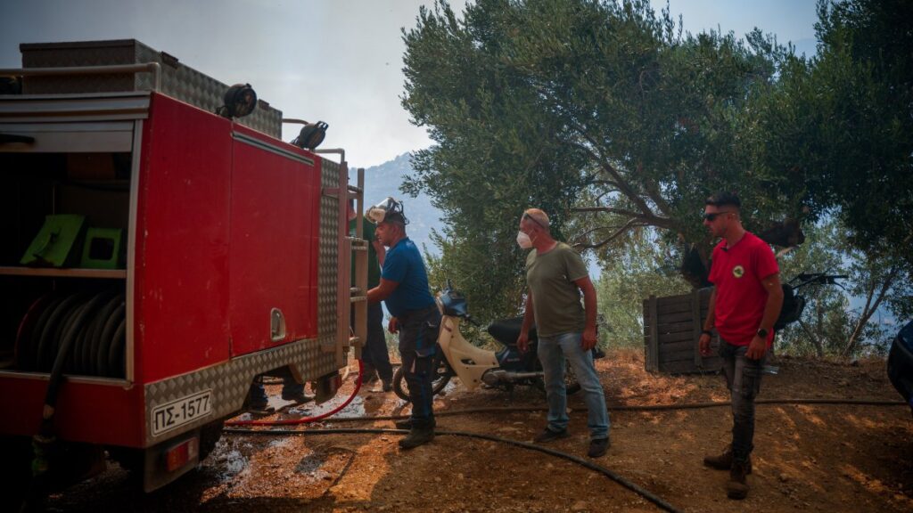 Φωτιά στη Λέσβο: Σταμάτησαν οι εναέριες ρίψεις στο Πλωμάρι – Τραυματίστηκε πυροσβέστης