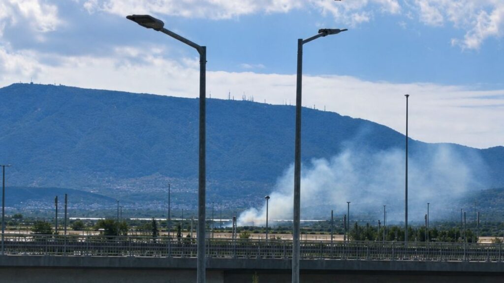 Φωτιά τώρα στα Σπάτα: Πυρκαγιά ξανά κοντά στο προπονητικό κέντρο της ΑΕΚ