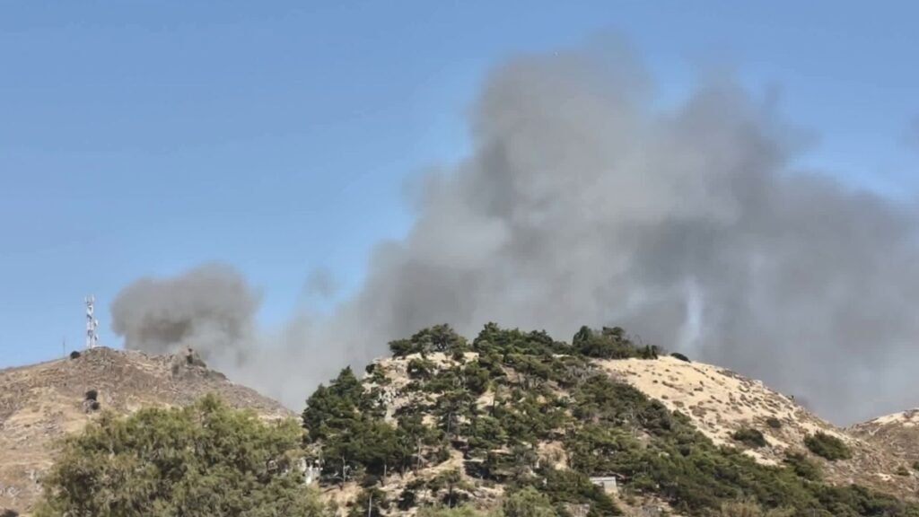 Φωτιά στην Σκάλα Ερεσσού Μυτιλήνης – Επιχειρούν 4 εναέρια μέσα