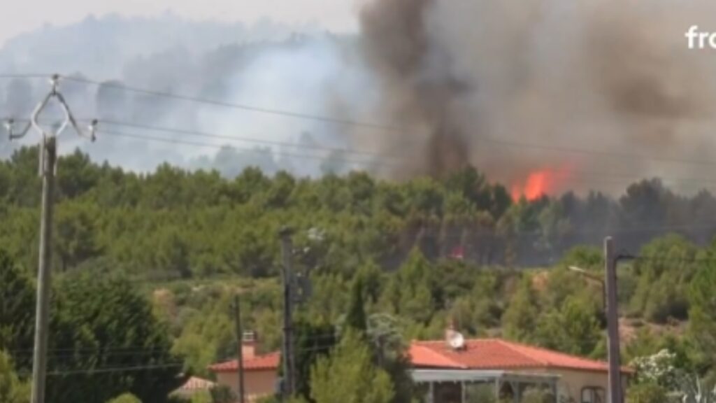 «Πύρινη κόλαση» στην Γαλλία: Μάχη με τις φλόγες δίνουν 2000 πυροσβέστες σε μέτωπα στο νότιο τμήμα (Βίντεο)