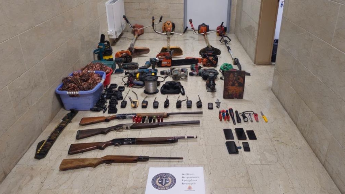 Γαργαλιάνοι: Χειροπέδες σε πυροσβέστη, πρώην πρόεδρο κοινότητας και στον αδελφό του, για εμπρησμούς από πρόθεση