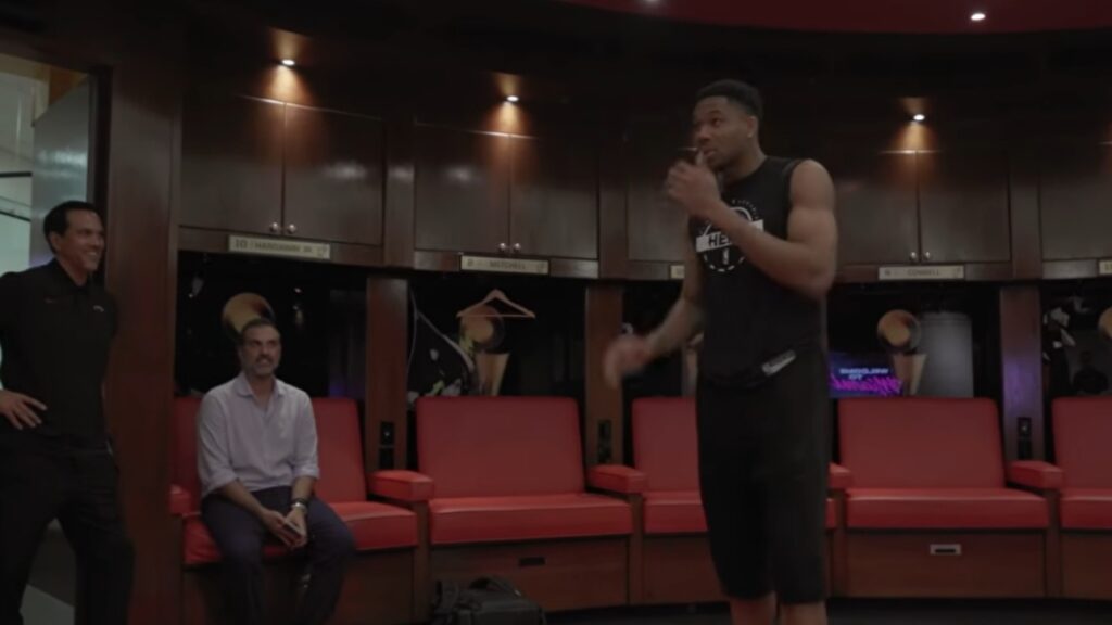 Γιάννης Αντετοκούνμπο: Το πρώτο 24ωρο του “Greek Freak” στο Μαϊάμι – Η πανηγυρική υποδοχή των Χιτ και το άγαλμα του Γουέιντ, δείτε βίντεο