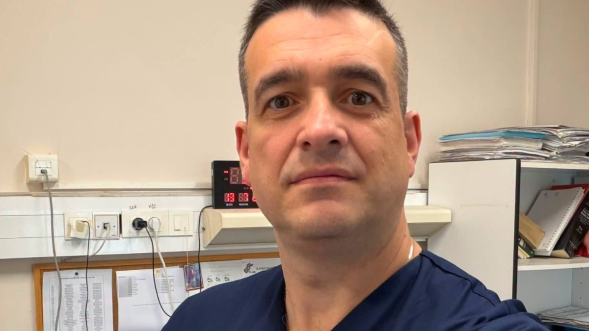 Καστοριά: «Δώσαμε τη δυσκολότερη μάχη απέναντι στον χρόνο, ζήσαμε ένα θρίλερ» – Πώς οι γιατροί έσωσαν τον 4χρονο που έπεσε σε πισίνα