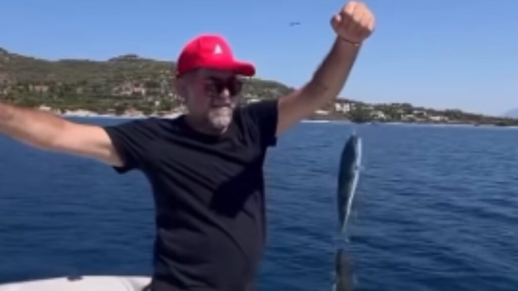 Μιχάλης Ιατρόπουλος: Λαγοκέφαλοι πιάστηκαν στο αγκίστρι του – “Από τους μ@@@ δεν γλυτώνεις ποτέ” (βίντεο)