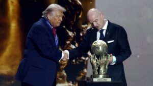 Θύελλα αντιδράσεων για την απόφαση της FIFA να ακυρώσει την κόκκινη κάρτα του Μπάλογκαν – Τα 3 τηλεφωνήματα Τραμπ, το CAS και η απάντηση Ινφαντίνο