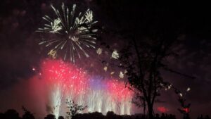 Εντυπωσιακό σόου στην Ουάσινγκτον για την 4η Ιουλίου με 850.000 πυροτεχνήματα – Ολοταχώς για ρεκόρ Γκίνες (βίντεο+φωτογραφίες)