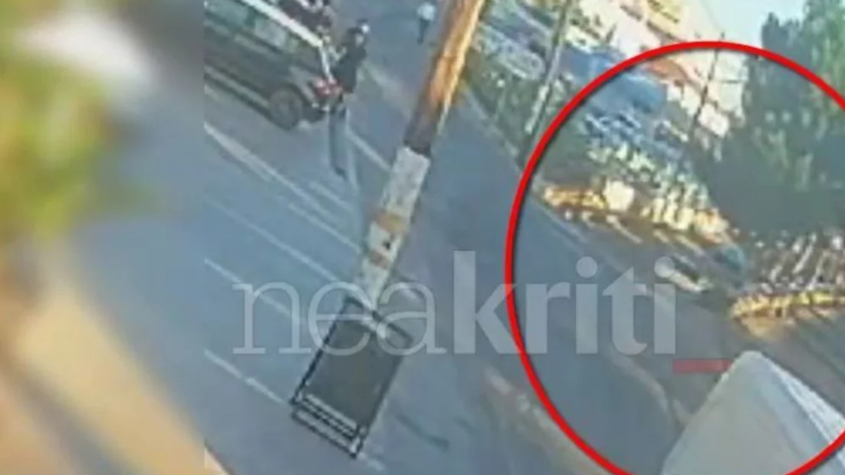 Σοκαριστικό τροχαίο στο Ηράκλειο: Η στιγμή που τζιπ αναποδογυρίζει στον αέρα και καρφώνεται σε δέντρο και σταθμευμένα αυτοκίνητα