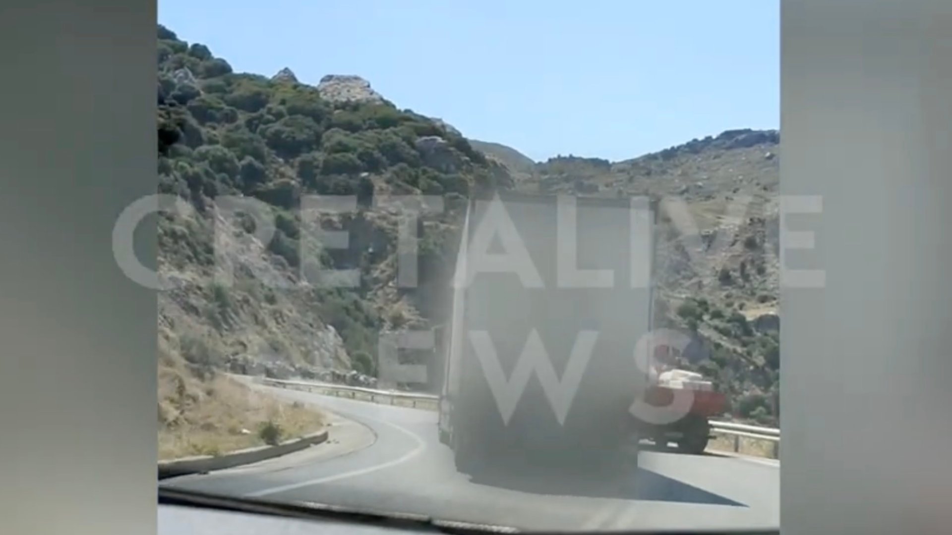 Δείτε βίντεο – Νταλίκα κάνει παράνομη προσπέραση πάνω σε στροφή στην Κρήτη