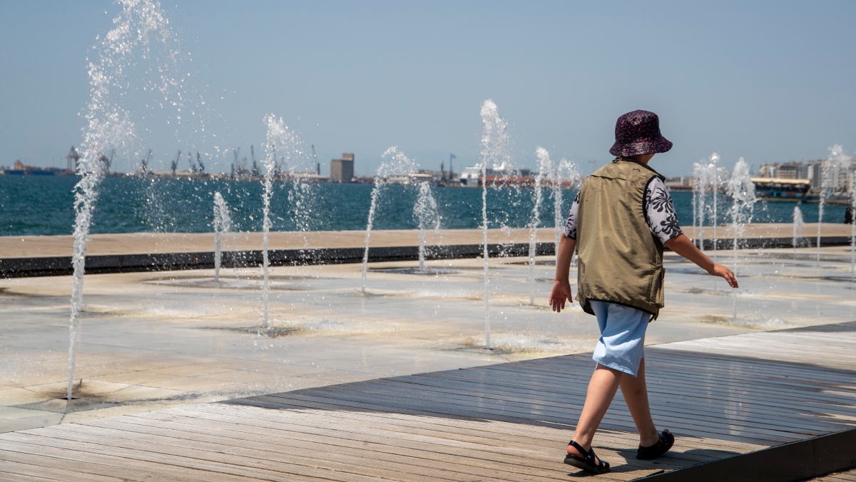 Καιρός: Αύριο η πιο ζεστή ημέρα της εβδομάδας με ήλιο και ξηρασία – Πέφτει ο υδράργυρος από την Τετάρτη