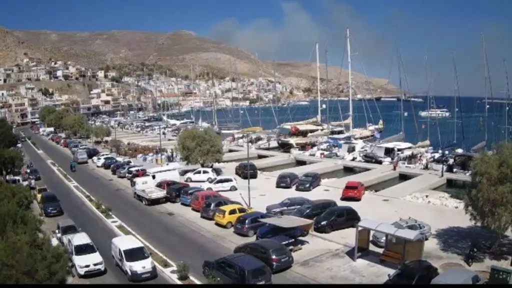 Φωτιά στον Βαθύ Καλύμνου – Μεγάλη κινητοποίηση των πυροσβεστικών δυνάμεων, ενεργοποιήθηκε το 112 για ετοιμότητα (εικόνες)