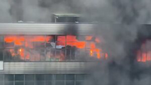 Κίνα: Πυρκαγιά σε εργοστάσιο παπουτσιών στην επαρχία Φουτζιάν με νεκρούς και εγκλωβισμένους (βίντεο)