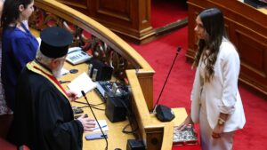 Μυρτώ Κοροβέση: Ορκίστηκε βουλευτής στη θέση Καραμέρου – Παραμένει ανεξάρτητη και εντάσσεται στην ΚΟ του ΣΥΡΙΖΑ
