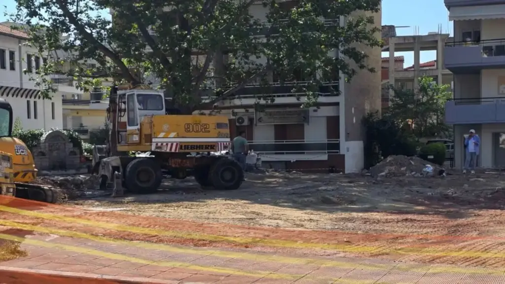 Κοζάνη: Βρέθηκαν οστά και υπολείμματα βυζαντινών αγγείων κατά την ανακατασκευή πλατείας (φωτογραφίες)