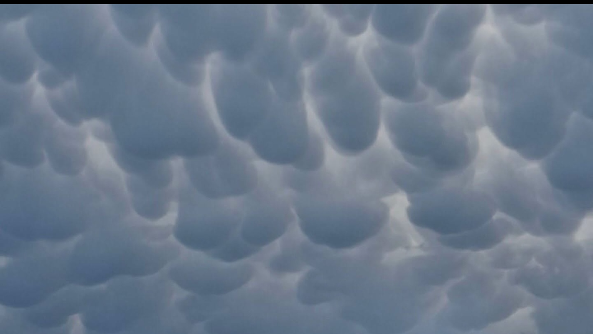 Σύννεφα mammatus: Το φαινόμενο που εμφανίστηκε στον ουρανό της Κομοτηνής – Τι είναι (εικόνα)