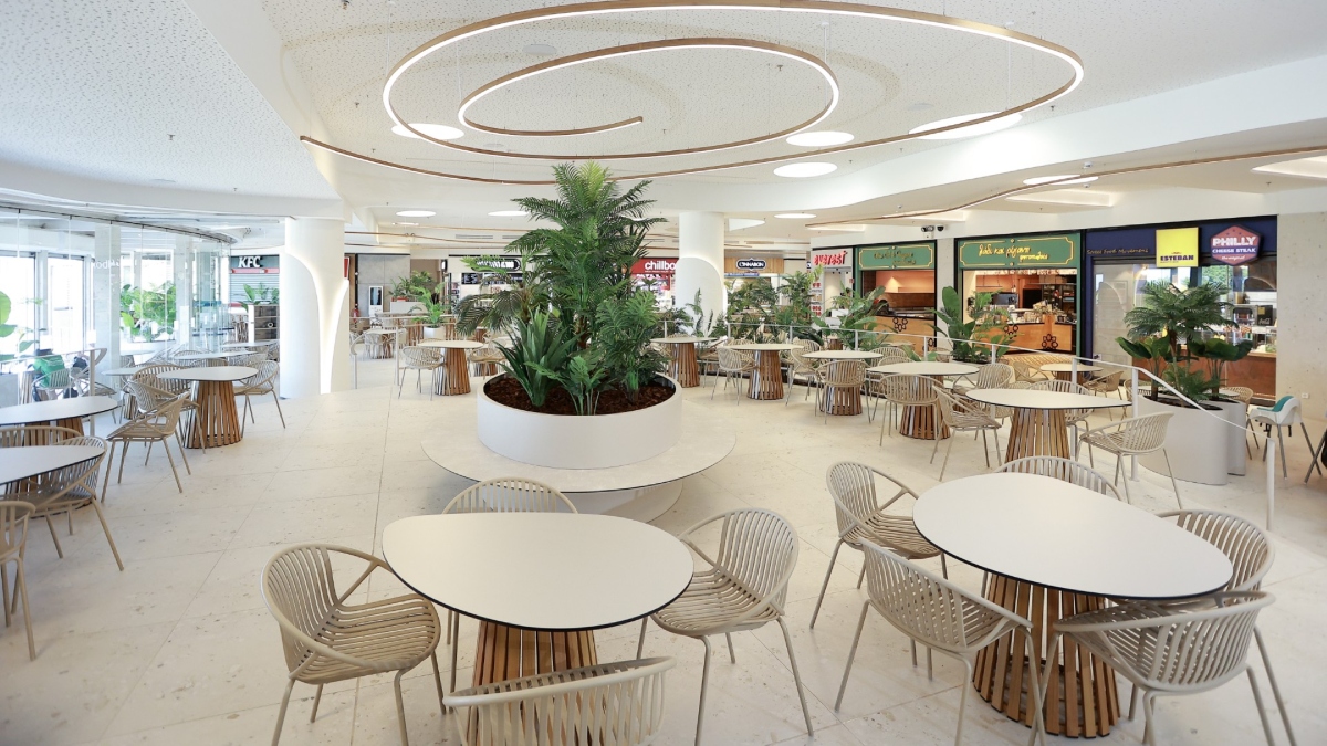 NEW LOOK, SAME GREAT TASTE: Το ανανεωμένο Food Court του Mediterranea Cosmos σας προσκαλεί να το ανακαλύψετε ξανά