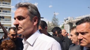 Επισκέφθηκε τους τραυματίες της βομβιστικής επίθεσης σε σπίτια στελεχών της ΝΔ ο Μητσοτάκης – «Θα βρούμε τους δράστες και θα τους οδηγήσουμε στη Δικαιοσύνη»