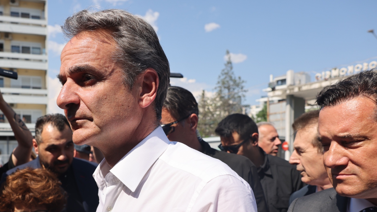 Επισκέφθηκε τους τραυματίες της βομβιστικής επίθεσης σε σπίτια στελεχών της ΝΔ ο Μητσοτάκης – «Θα βρούμε τους δράστες και θα τους οδηγήσουμε στη Δικαιοσύνη»