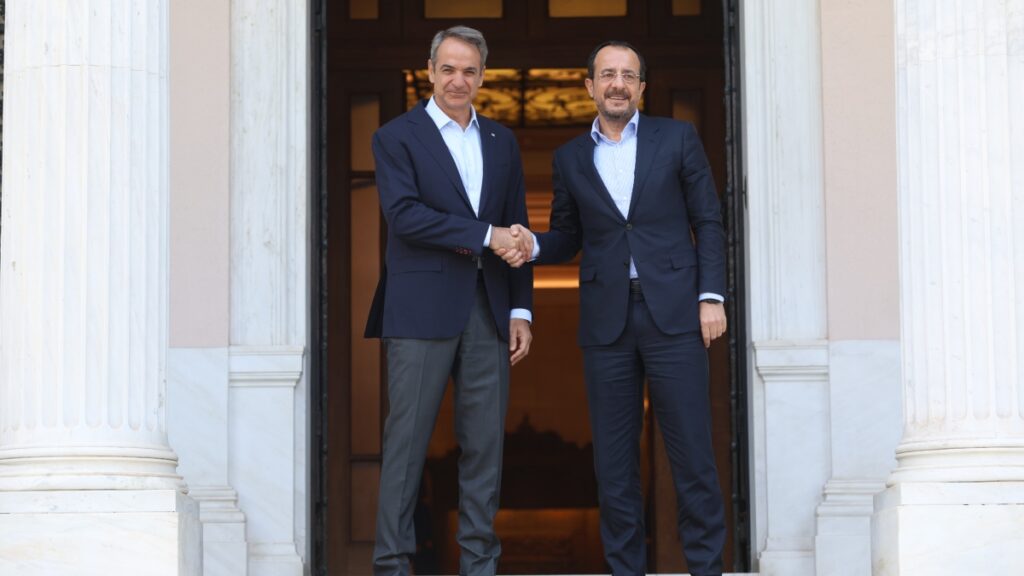 Μητσοτάκης – Χριστοδουλίδης στο Μαξίμου: Στο επίκεντρο το Κυπριακό – Η Ελλάδα στέκεται δίπλα στην Κύπρο (εικόνες)