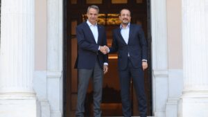 Μητσοτάκης – Χριστοδουλίδης στο Μαξίμου: Στο επίκεντρο το Κυπριακό – “Η Ελλάδα στέκεται έμπρακτα δίπλα στην Κύπρο” (εικόνες)