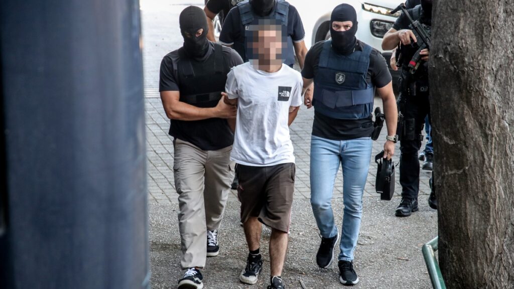 Θεσσαλονίκη για υπόθεση εμπρησμών: Προφυλακίστηκε ο 25χρονος – Διαχώρισε τη θέση του από τους άλλους 3
