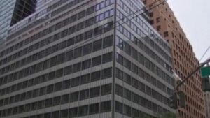 Τρόμος στη Νέα Υόρκη: Εκκενώθηκαν πολλοί δρόμοι στο Μανχάταν μετά από καθίζηση ουρανοξύστη (Βίντεο)