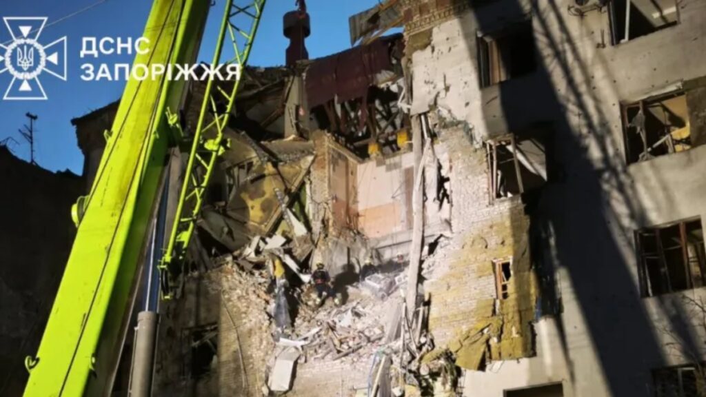 Ουκρανία: Δύο νεκροί μετά από ρωσικούς βομβαρδισμούς στη Ζαπορίζια – Παιδιά ανάμεσα στους τραυματίες, απάντησε με εκατοντάδες drones το Κίεβο (βιντεο)