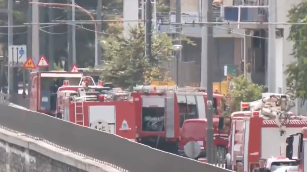 Πειραιάς: Συναγερμός για διαρροή αερίου σε βενζινάδικο – Εκκενώθηκαν διπλανές πολυκατοικίες (βίντεο)