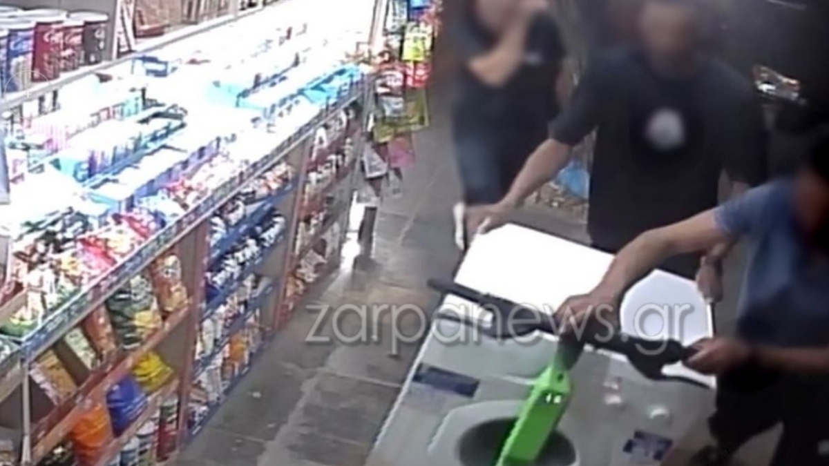 Χανιά: Επιστράτευσαν ηλεκτρικό πατίνι για να μεταφέρουν πλυντήριο ρούχων – Δείτε Βίντεο