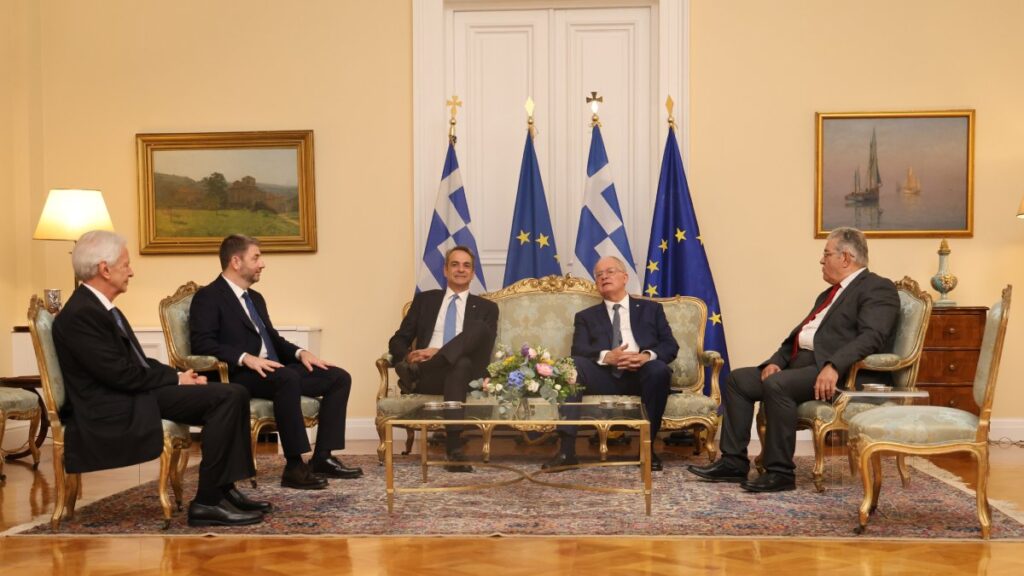 LIVE η δεξίωση στο Προεδρικό Μέγαρο για τα 52 χρόνια από την Αποκατάσταση της Δημοκρατίας