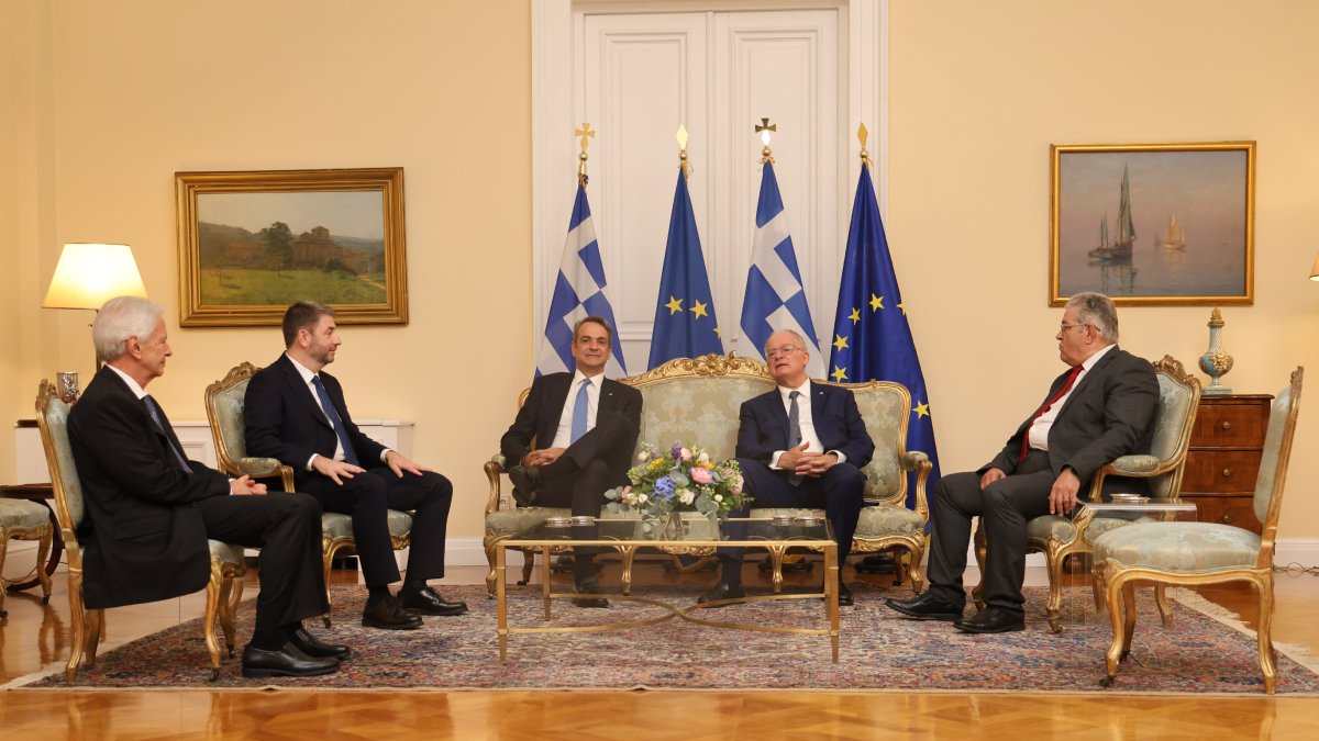 LIVE η δεξίωση στο Προεδρικό Μέγαρο για τα 52 χρόνια από την Αποκατάσταση της Δημοκρατίας