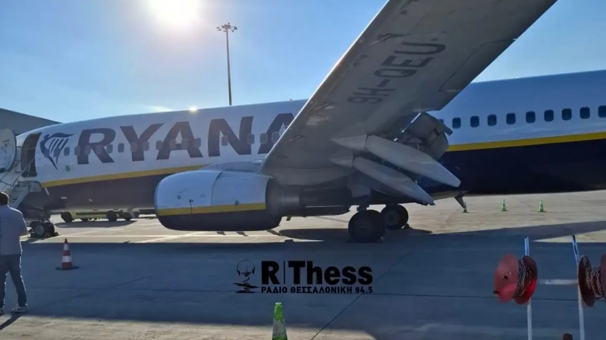 Σκηνές τρόμου στη Θεσσαλονίκη: Έσπασε παράθυρο αεροπλάνου εν ώρα πτήσης – “Η γυναίκα του τον κρατούσε από τα πόδια για να μην φύγει” (βίντεο)