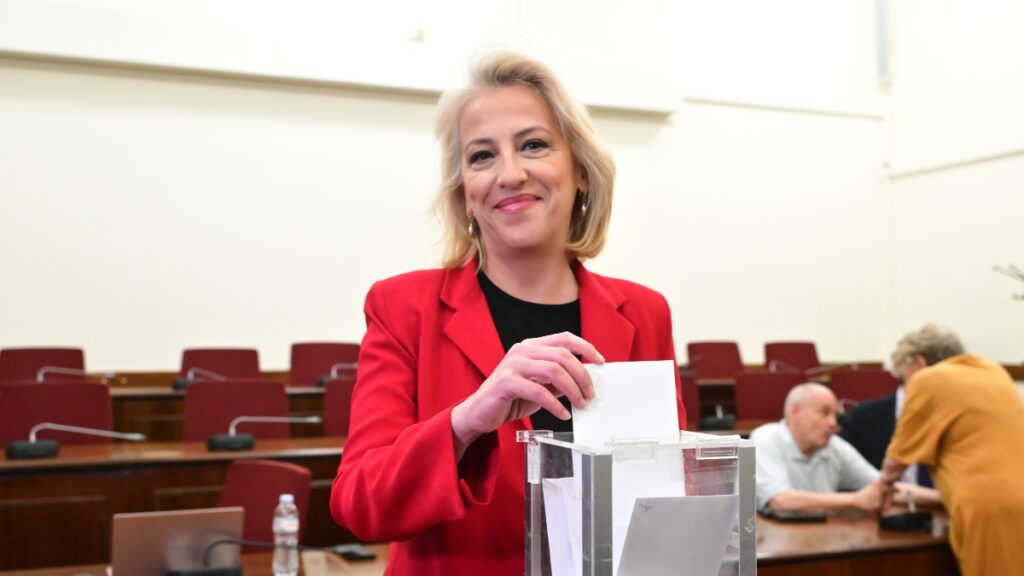 ΣΥΡΙΖΑ: Εκλέγεται σήμερα πρόεδρος της ΚΟ η Ρένα Δούρου μετά την απόσυρση του Παύλου Πολάκη