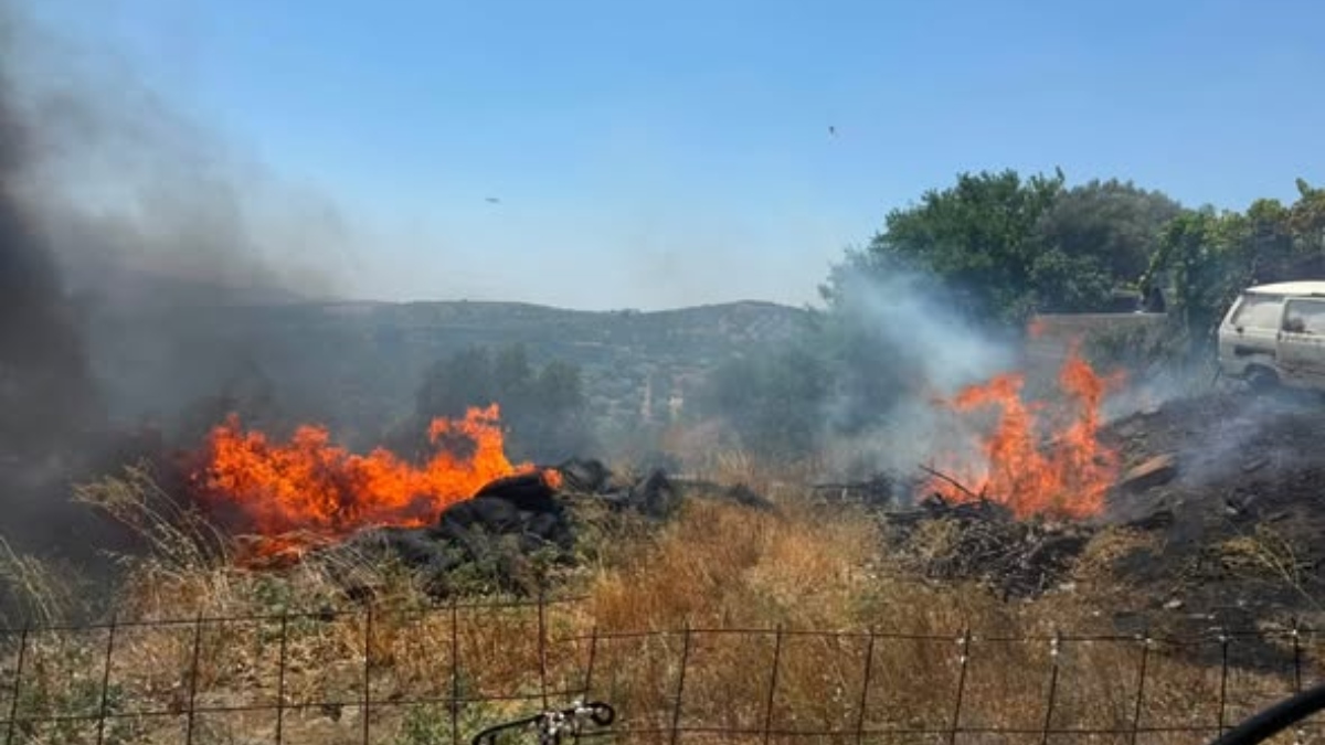 Διπλό πύρινο μέτωπο στην Κρήτη: Ενισχύθηκαν οι πυροσβεστικές δυνάμεις, μήνυμα από το 112 για εκκένωση 5 περιοχών στο Ρέθυμνο, μάχη με τις φλόγες σε Λέσβο και Γύθειο
