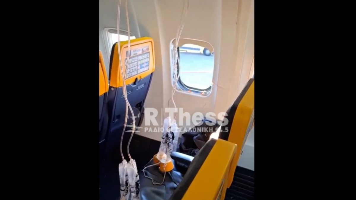 Θεσσαλονίκη: Η απάντηση της Ryanair για το περιστατικό με το σπασμένο παράθυρο και τον τραυματία επιβάτη