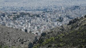 Υπογράφεται η σύμβαση για τον τριπλό κόμβο Σκαραμαγκά παρουσία Μητσοτάκη