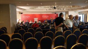 Φιάσκο στον ΣΥΡΙΖΑ: Οι άδειες καρέκλες και το θρίλερ με την απαρτία για την Κεντρική Επιτροπή – Παρόντες Πολάκης και Δούρου