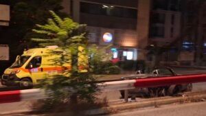 Τροχαίο στο Μαρούσι: Από τύχη σώθηκαν δύο επιβαίνοντες σε αυτοκίνητο – Δείτε που βρήκαν το σπορ αμάξι (φωτογραφίες)