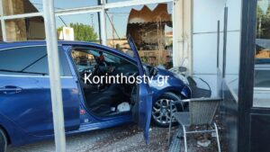 Τροχαίο στον Άσσο Κορινθίας: Έχασε τον έλεγχο του ΙΧ του και “μπούκαρε” σε καφενείο (εικόνα)