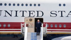 Τραμπ: Έφτασε στην Άγκυρα με το νέο Air Force One αλλά έφυγε με το παλιό – Οι λόγοι πίσω από την αλλαγή