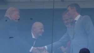 Τραμπ: Η θερμή χειραψία με τον “ανεπιθύμητο” Σάντσεθ στον τελικό του Μουντιάλ 2026 μετά από μήνες έντασης ανάμεσα σε ΗΠΑ και Ισπανία