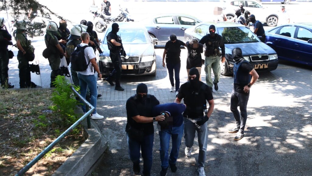 Δολοφονία Βάγιας Νέστορα: Στον ανακριτή οι 3 συλληφθέντες για την εμπρηστική επίθεση στην Θεσσαλονίκη