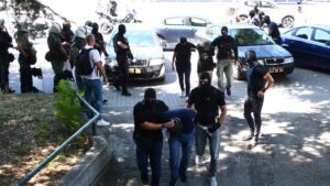 Δολοφονία Βάγιας Νέστορα: Στον ανακριτή οι 3 συλληφθέντες για την εμπρηστική επίθεση στην Θεσσαλονίκη