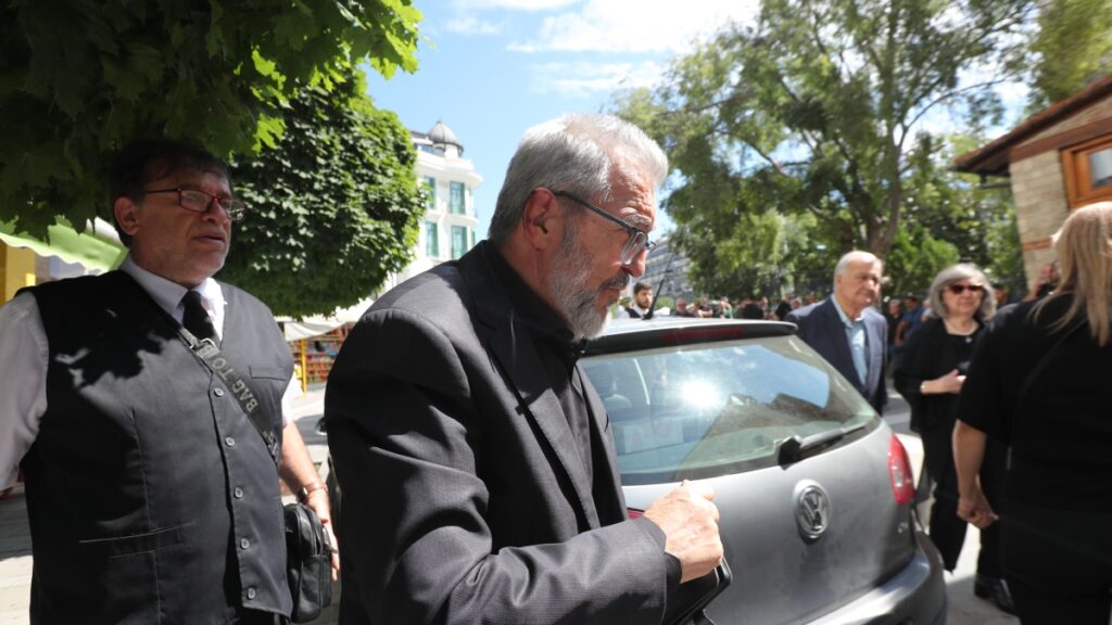 Παναγιώτης Νέστορας: Το πρώτο σχόλιο μετά τις συλλήψεις για την δολοφονία της συζύγου του – “Το μόνο που έχω να τους ρωτήσω είναι γιατί τόσο μίσος;”