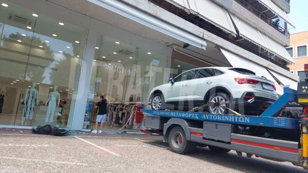 Βριλήσσια: Αυτοκίνητο έπεσε πάνω σε κατάστημα ρούχων – Από θαύμα δεν υπήρξαν τραυματίες, μπέρδεψε την όπισθεν με την πρώτη