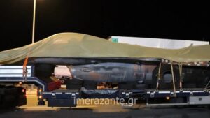 Ζάκυνθος: Αποσυναρμολογήθηκε το F-16 που είχε κάνει αναγκαστική προσγείωση και αναχώρησε με πλοίο της γραμμής (φωτογραφίες)