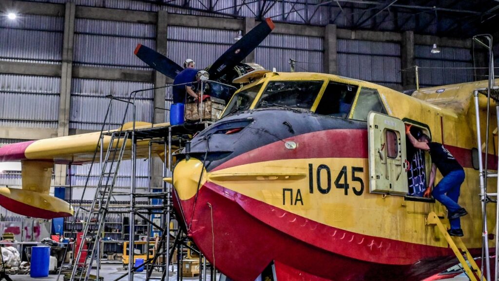 Πότε φτάνουν στην Ελλάδα τα 7 νέα Canadair – “Θα πετούν νύχτα, αλλά δεν θα πραγματοποιούν ρίψεις”