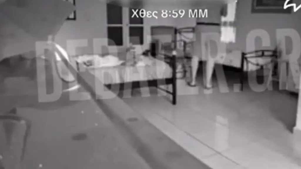 Καταγγελία στο DEBATER για δωμάτιο airbnb: «Μπήκε χωρίς μπλούζα ενώ είχαμε τον σκύλο μέσα» (βίντεο)